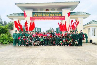 Nhân kỷ niệm 79 năm “Ngày thành lập Quân đội Nhân dân Việt Nam” (22/12/1944-22/12/2023) và 34 năm “Ngày hội Quốc phòng toàn dân” (22/12/1989-22/12/2023). Trường MN Bình Thạnh tổ chức cho các cháu tham quan trãi nghiệm tại Đồn Biên phòng Bình Thạnh, đồng thời thăm hỏi tri ân các chiến sĩ Bộ đội nhân dịp 22/12.